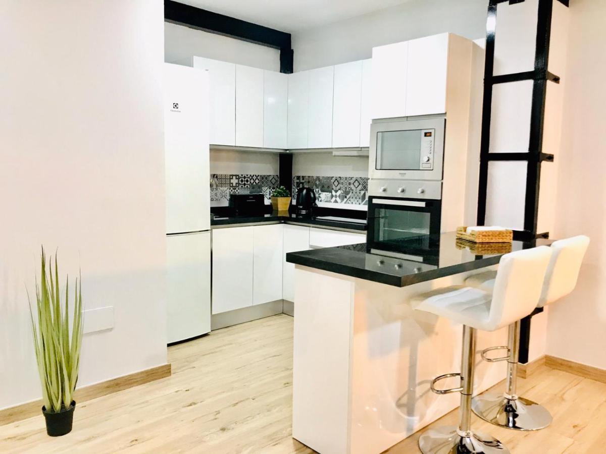 Modern & Spacious Apartment In Plaza De La Merced Malaga Bagian luar foto