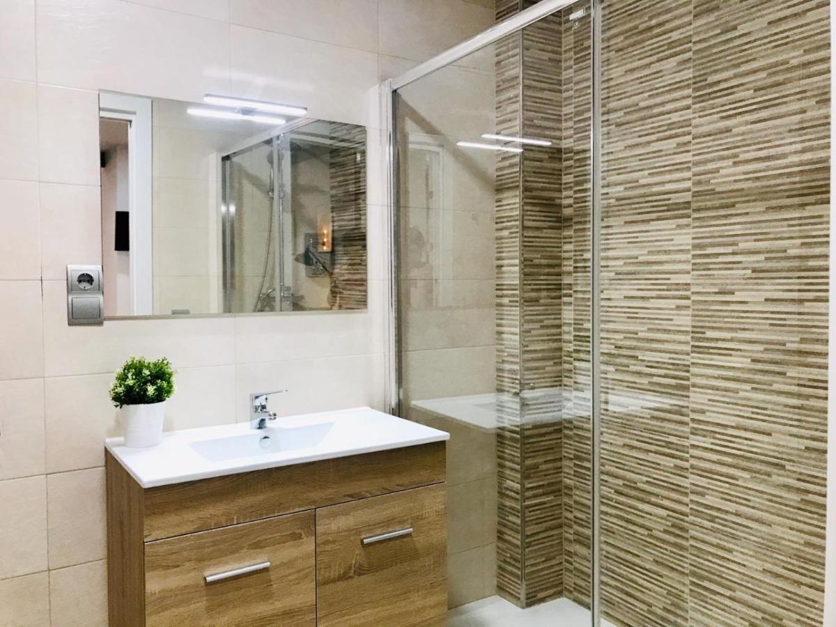 Modern & Spacious Apartment In Plaza De La Merced Malaga Bagian luar foto